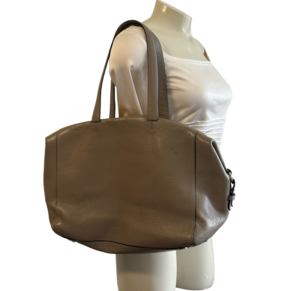 CUYANA Tan Shoulder Classic Design Spacious Interior bag